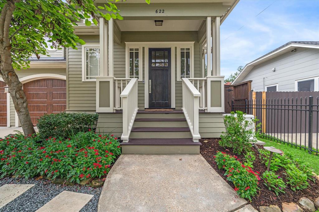 622 E 19th