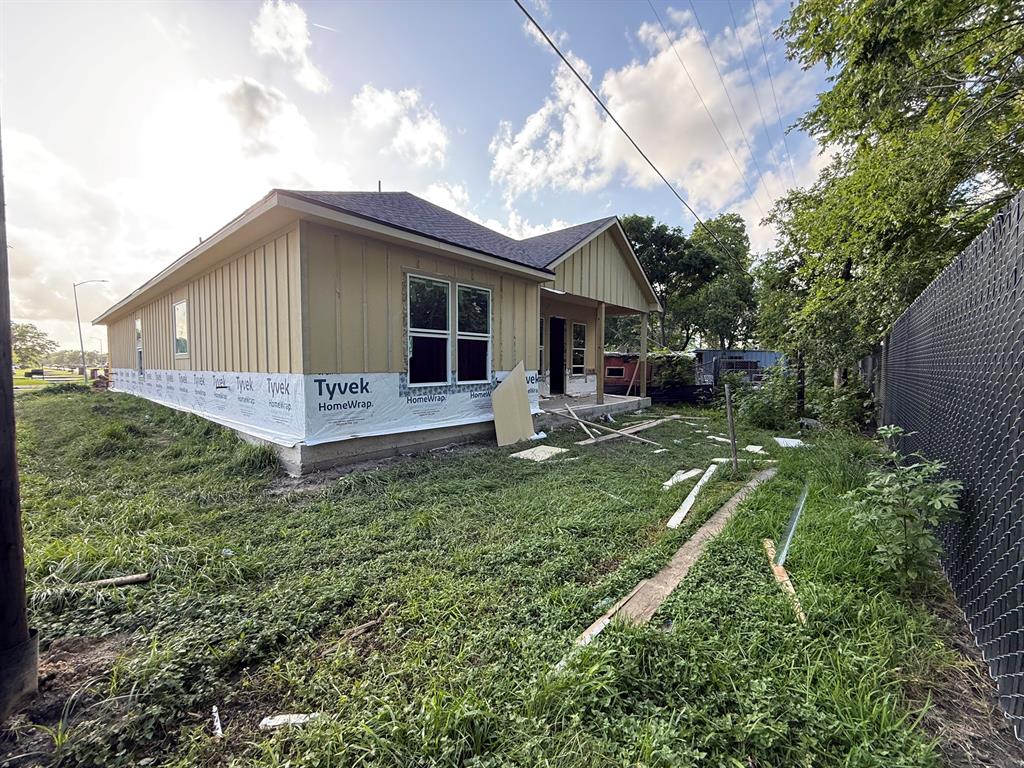 909 Santa Anna Lane