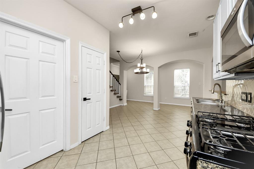 827 Sweet Pine Drive, Katy, Texas image 12