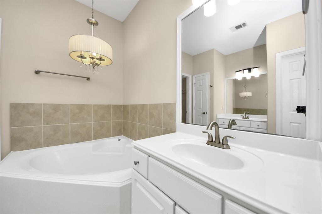 827 Sweet Pine Drive, Katy, Texas image 19
