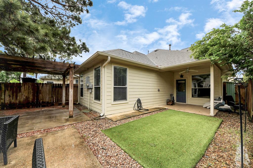 827 Sweet Pine Drive, Katy, Texas image 29