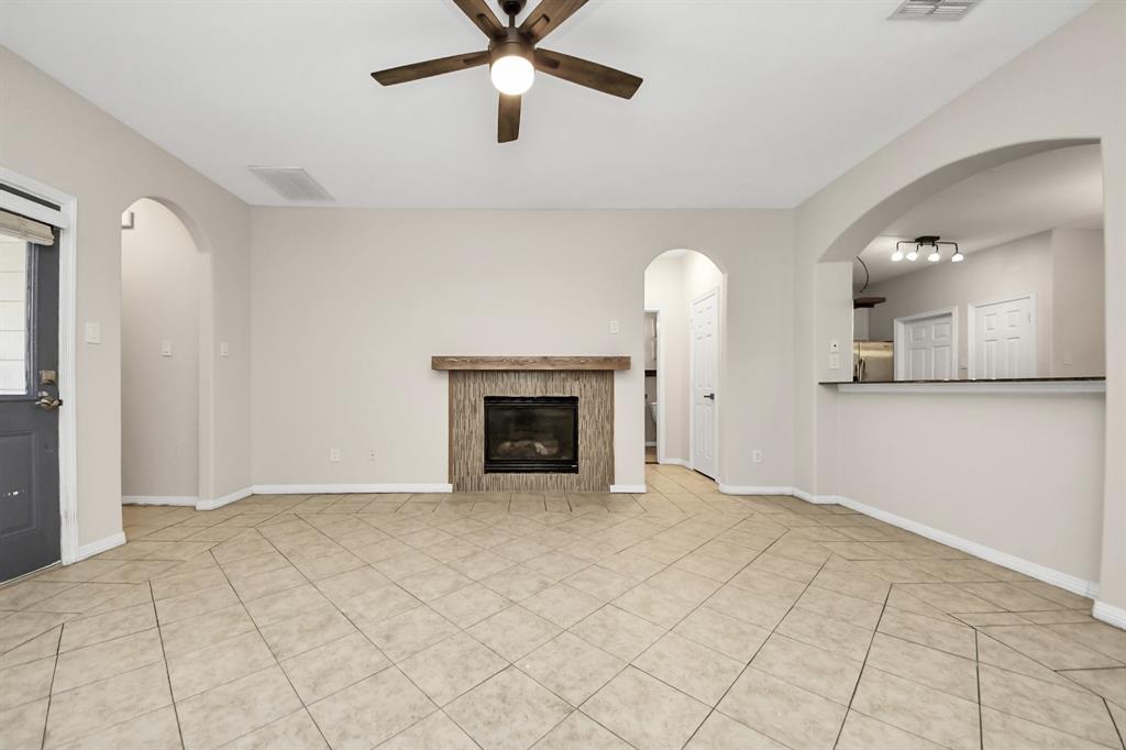 827 Sweet Pine Drive, Katy, Texas image 14