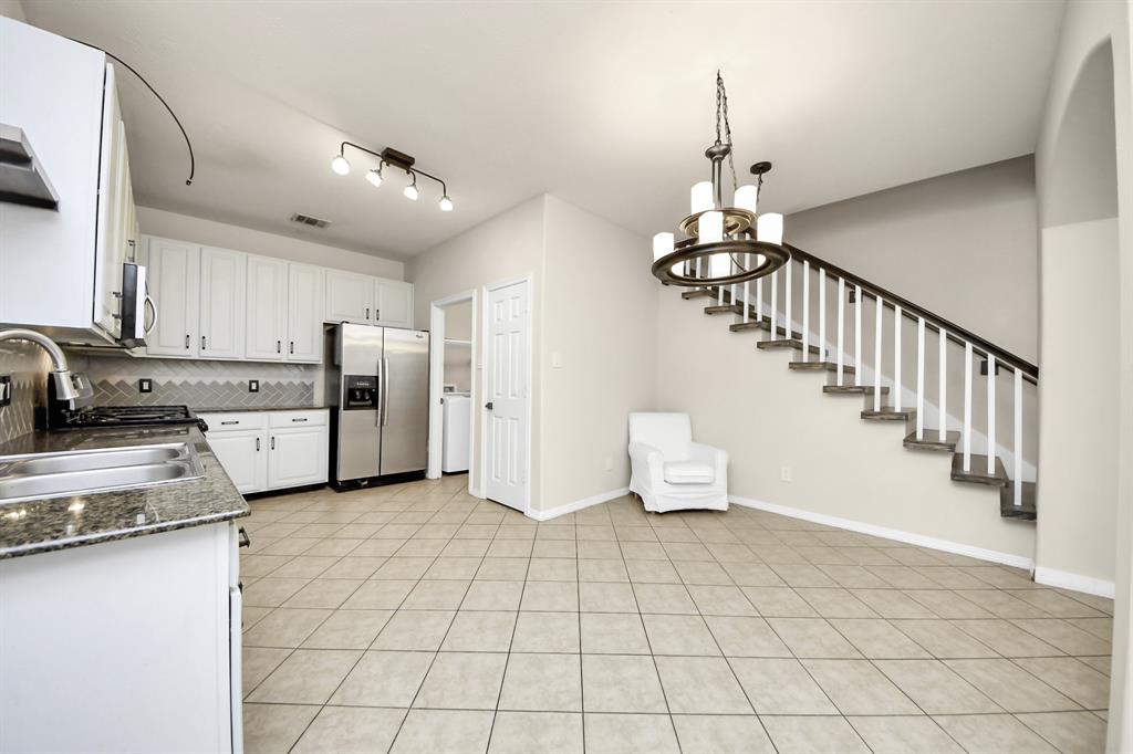 827 Sweet Pine Drive, Katy, Texas image 7