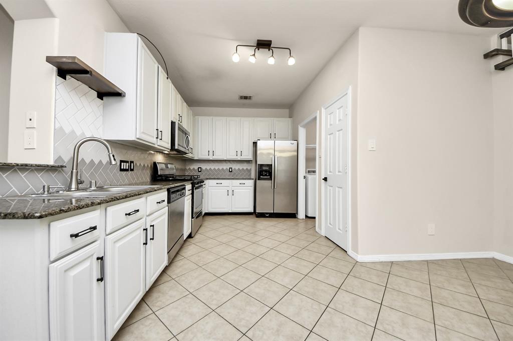 827 Sweet Pine Drive, Katy, Texas image 10