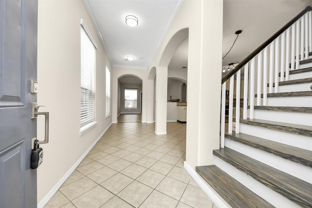 827 Sweet Pine Drive, Katy, Texas image 5