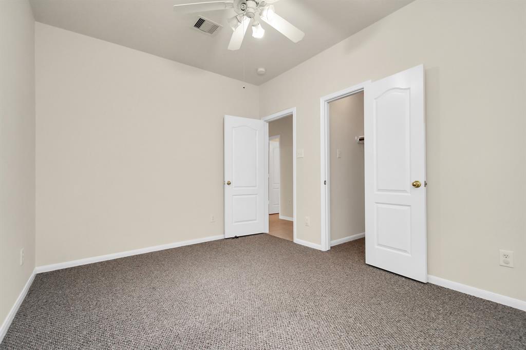 1604 Spring Glen Lane, Pearland, Texas image 33