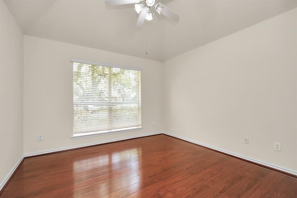 1604 Spring Glen Lane, Pearland, Texas image 22