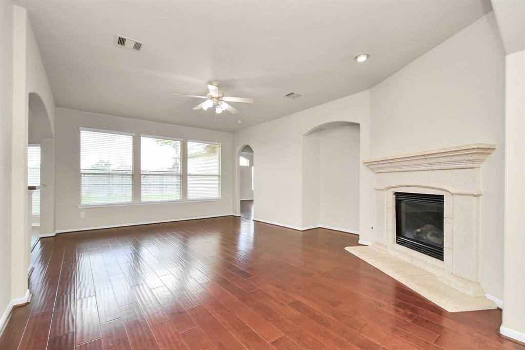 1604 Spring Glen Lane, Pearland, Texas image 12