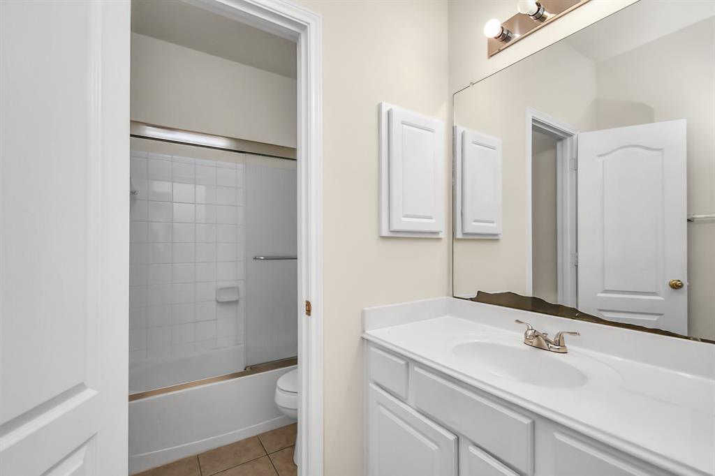 1604 Spring Glen Lane, Pearland, Texas image 34