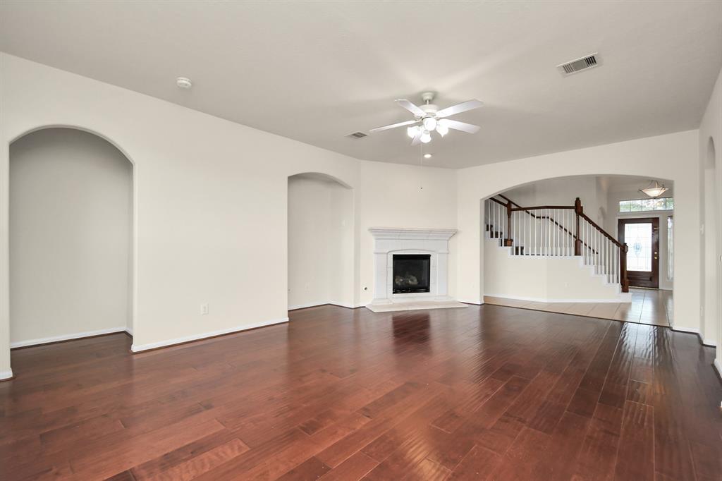 1604 Spring Glen Lane, Pearland, Texas image 13