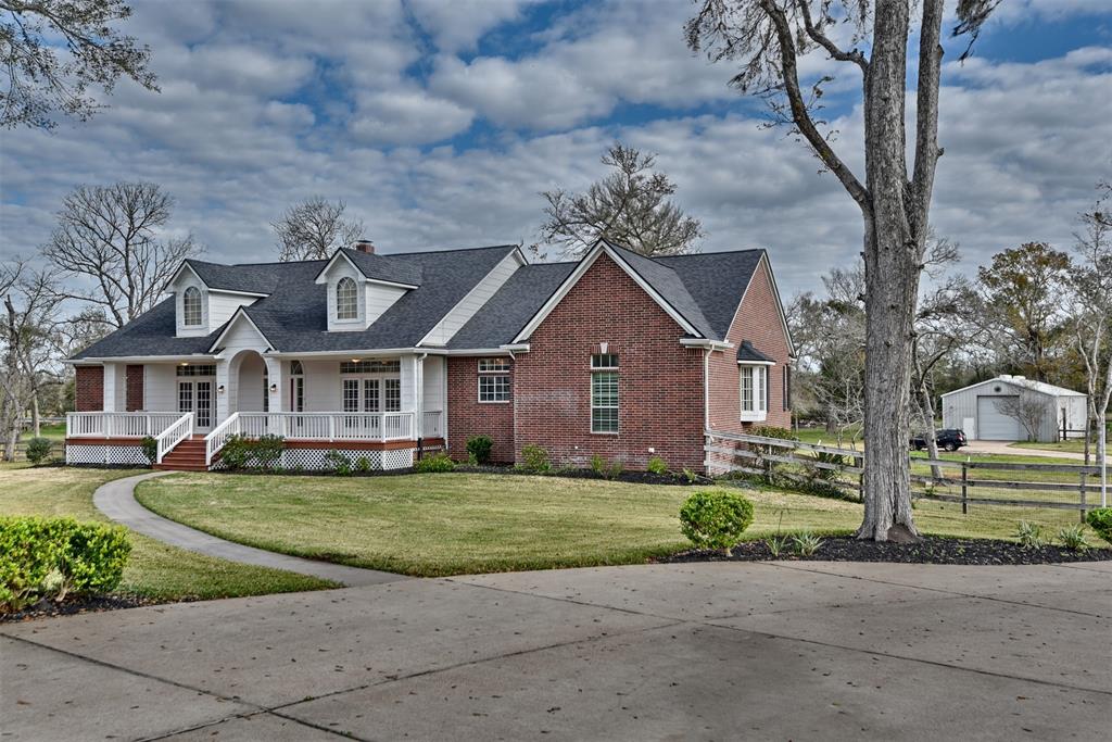 201 Heritage Trail, Bellville, Texas image 1
