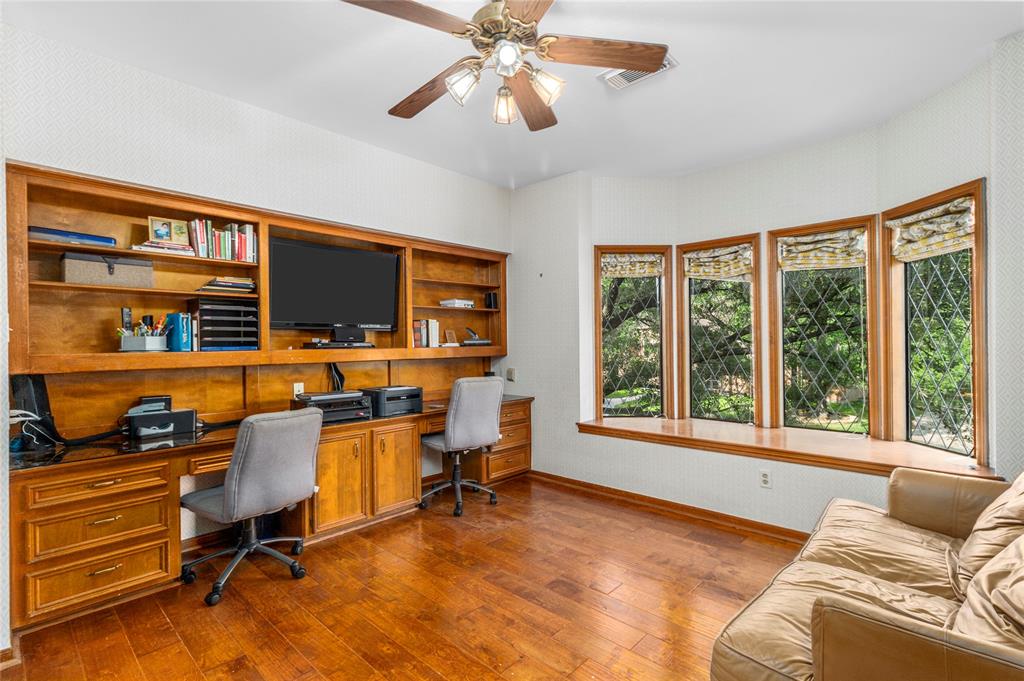31 N Brokenfern Drive, The Woodlands, Texas image 38