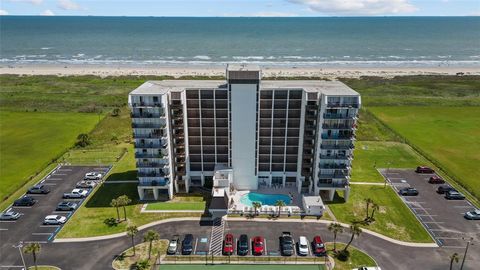 Condominium in Galveston TX 415 Beach Drive 23.jpg