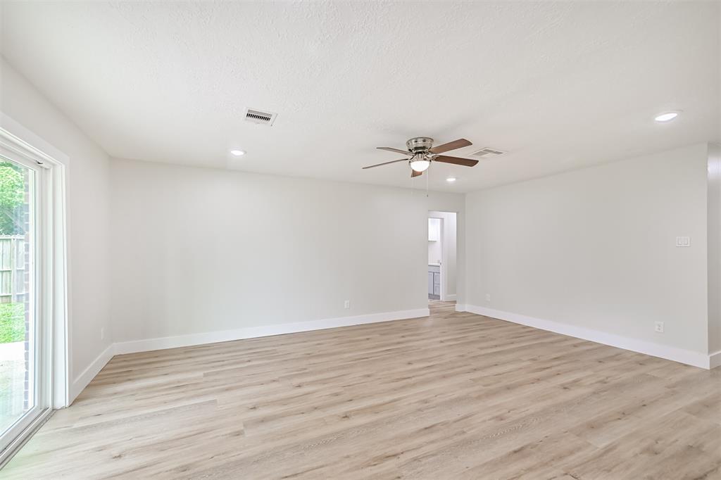 1210 E Rutgers Lane, Deer Park, Texas image 11