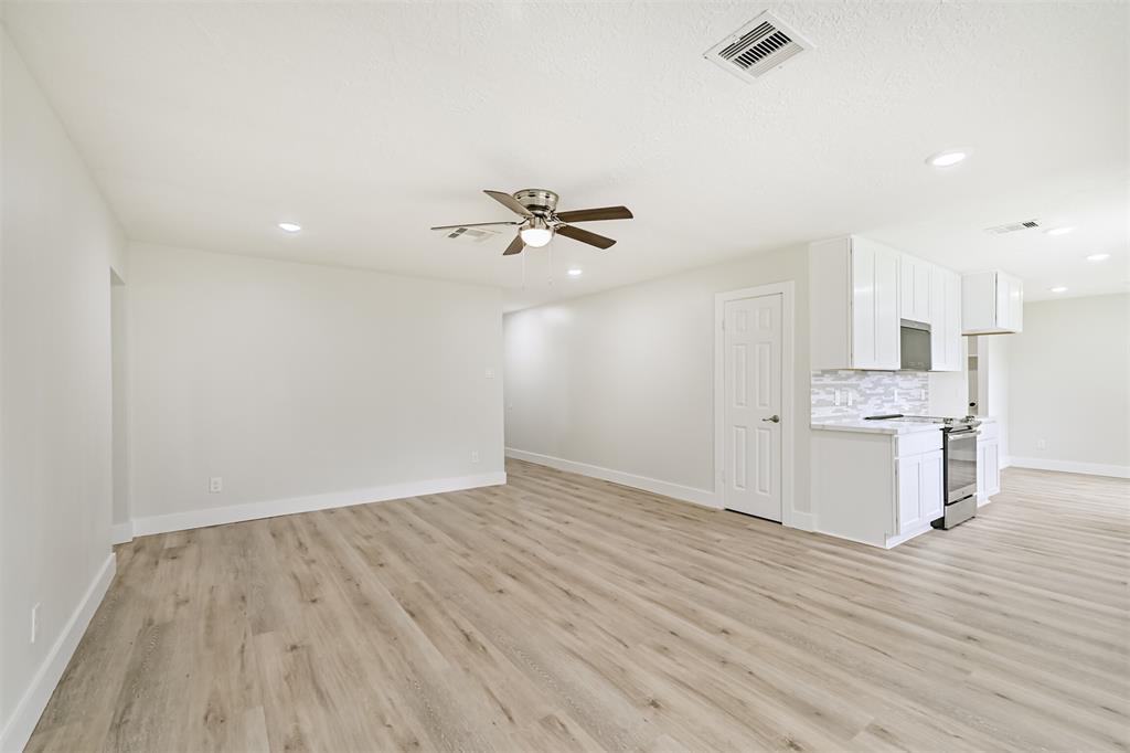 1210 E Rutgers Lane, Deer Park, Texas image 10