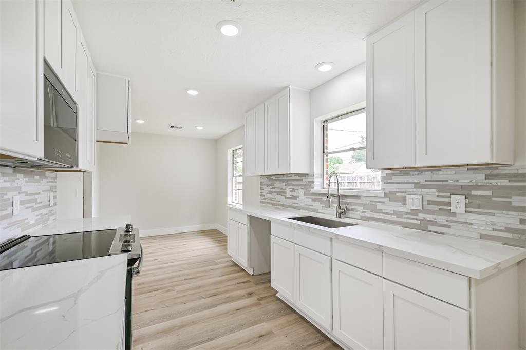 1210 E Rutgers Lane, Deer Park, Texas image 13