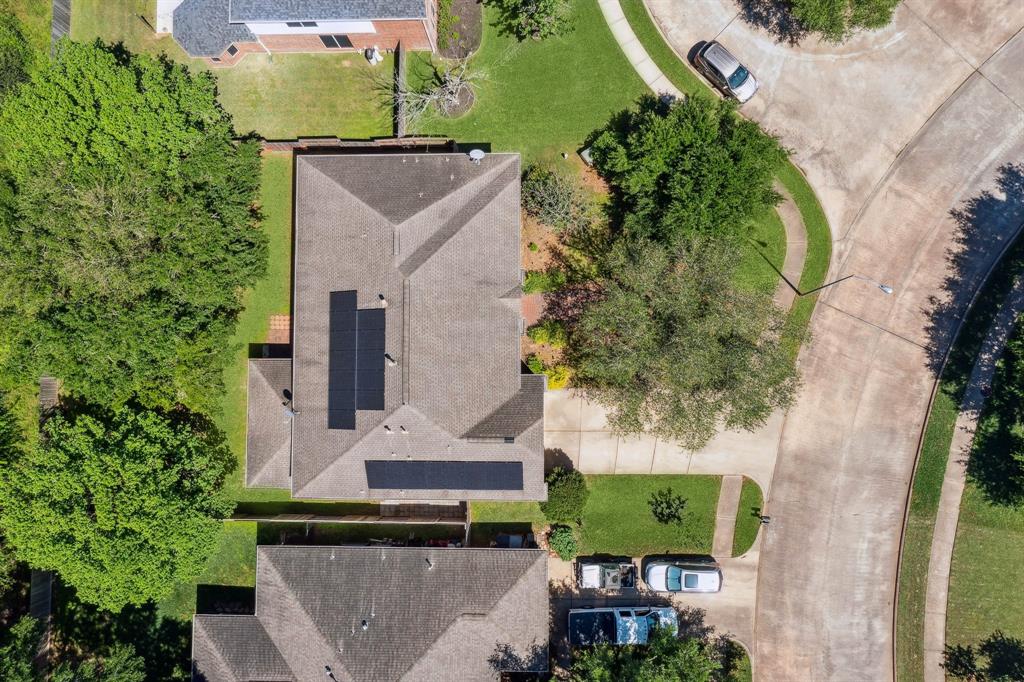 6021 Whispering Lakes Drive, Katy, Texas image 32