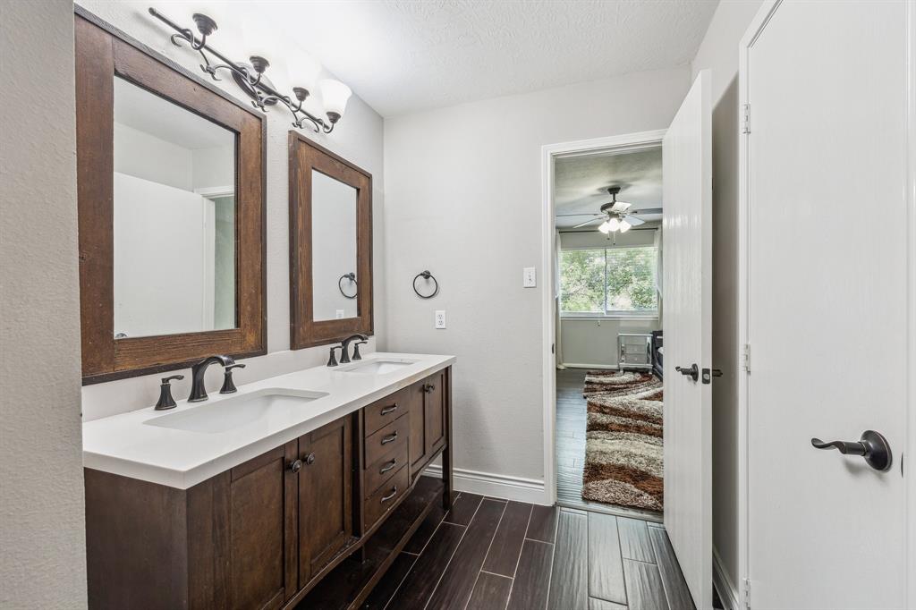 6021 Whispering Lakes Drive, Katy, Texas image 22