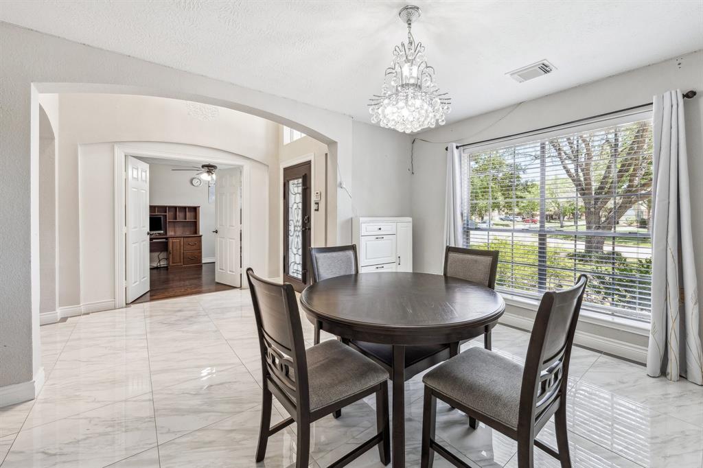 6021 Whispering Lakes Drive, Katy, Texas image 5