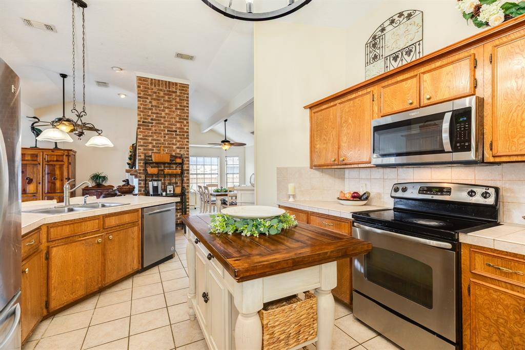 235 Corkwood Street, Lake Jackson, Texas image 11