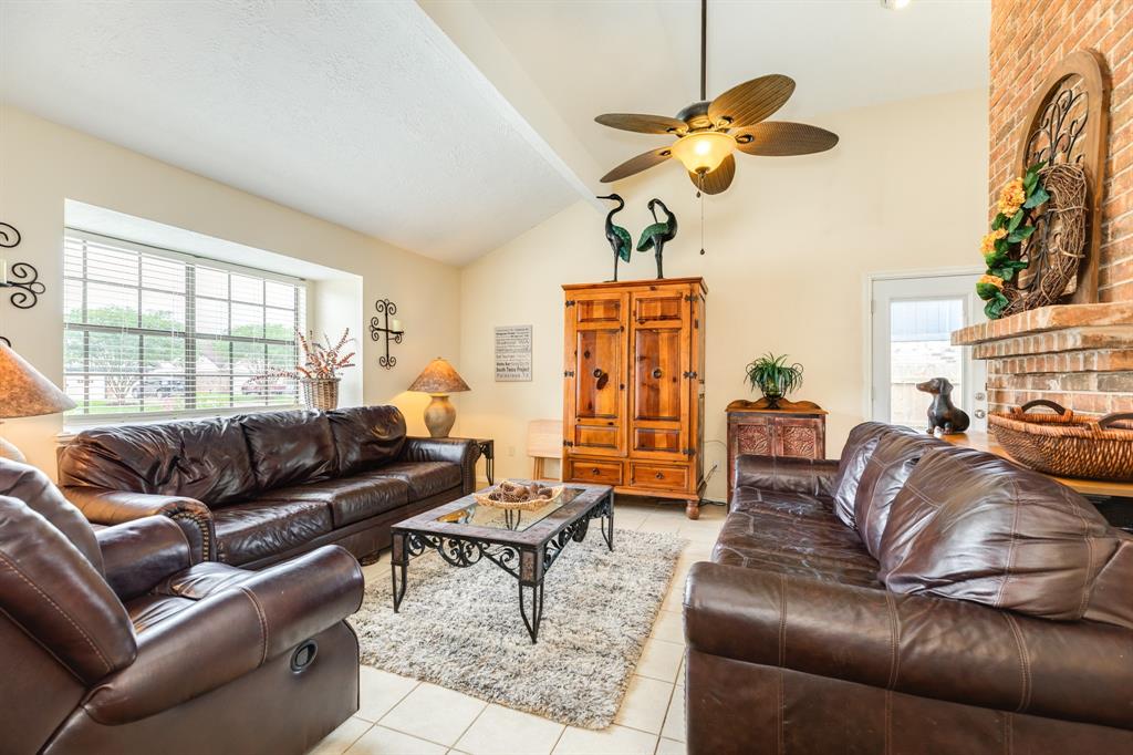 235 Corkwood Street, Lake Jackson, Texas image 7