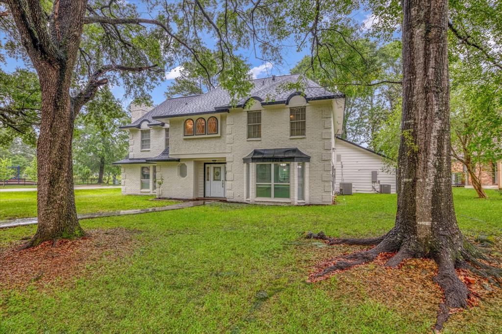 561 Brandon Road, Conroe, Texas image 2