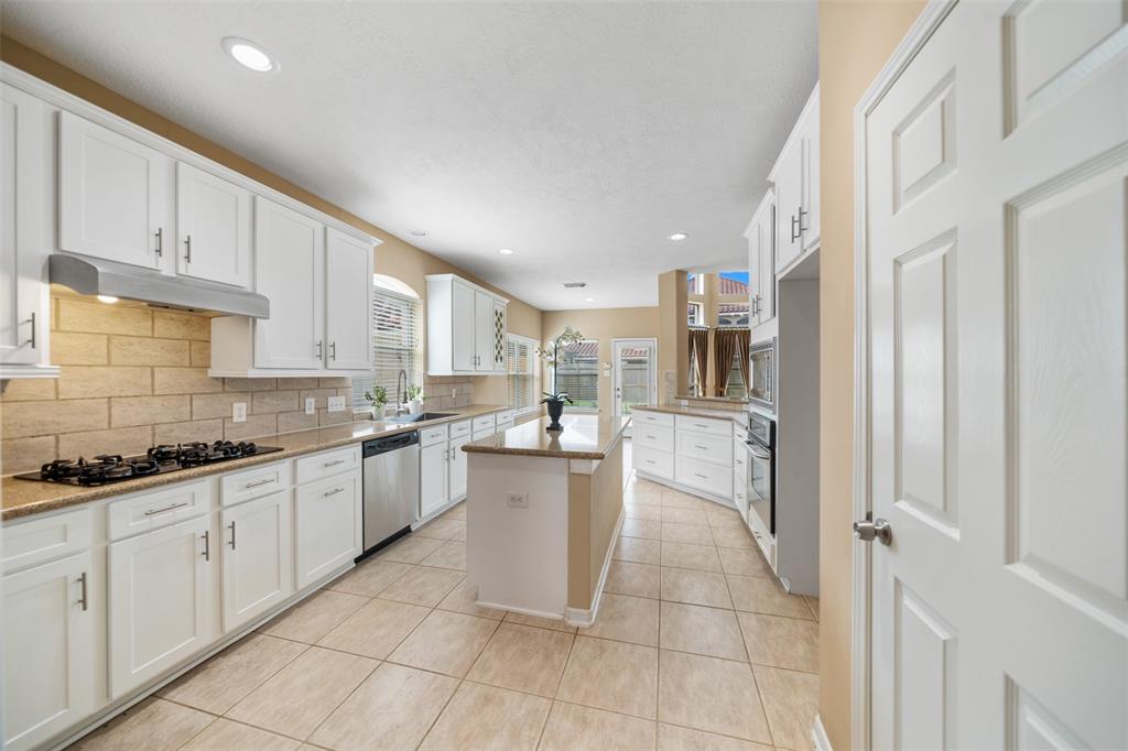 26 Oakmont Court, Jersey Village, Texas image 16
