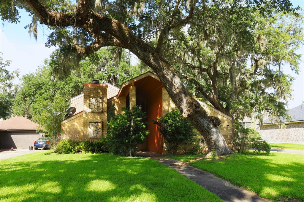 2236 River Oaks Drive, West Columbia, Texas image 1