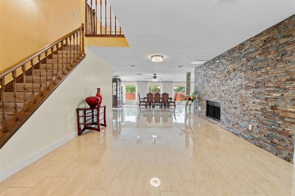 10422 Springland Ct