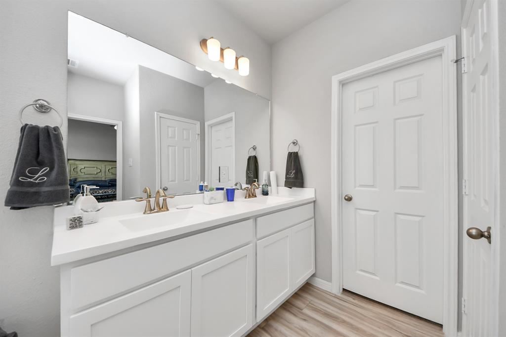 1654 Sequoia Run Drive, Rosharon, Texas image 34