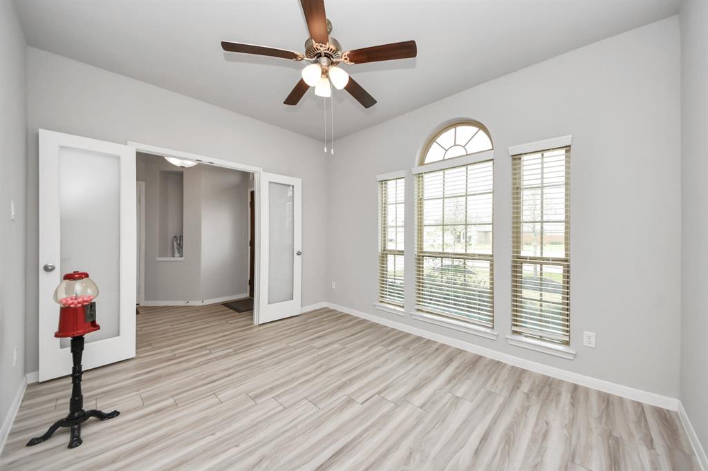 1654 Sequoia Run Drive, Rosharon, Texas image 11