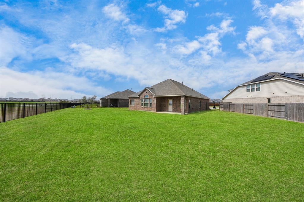 1654 Sequoia Run Drive, Rosharon, Texas image 7