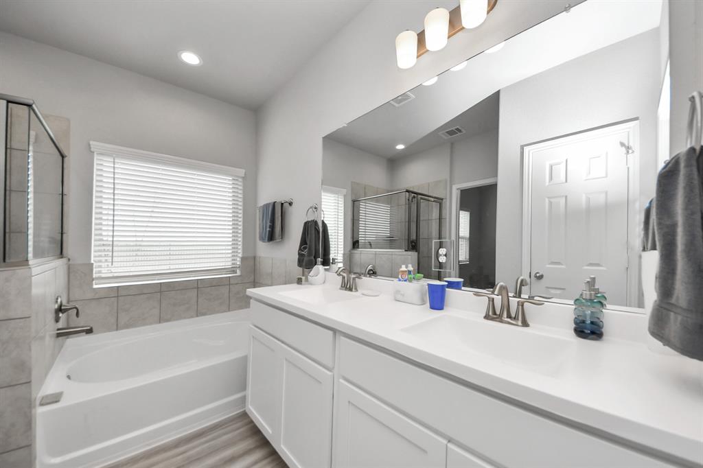 1654 Sequoia Run Drive, Rosharon, Texas image 36