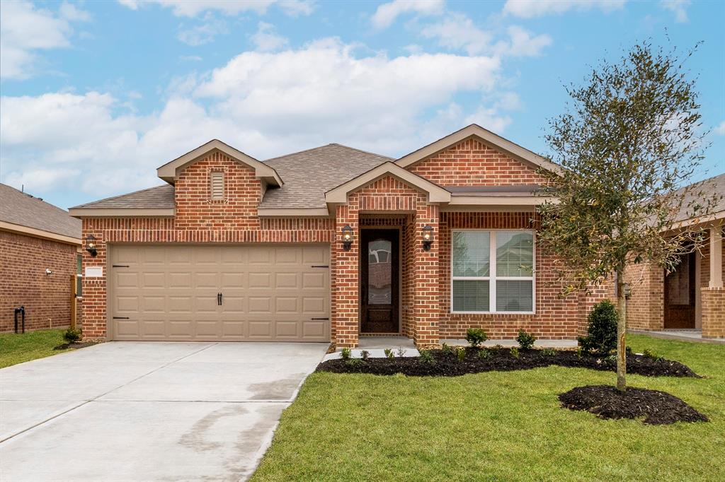 910 Whispering Winds Drive, Beasley, Texas image 1