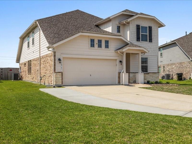 14743 Sweetwater Drive Dr, Baytown, Texas image 2