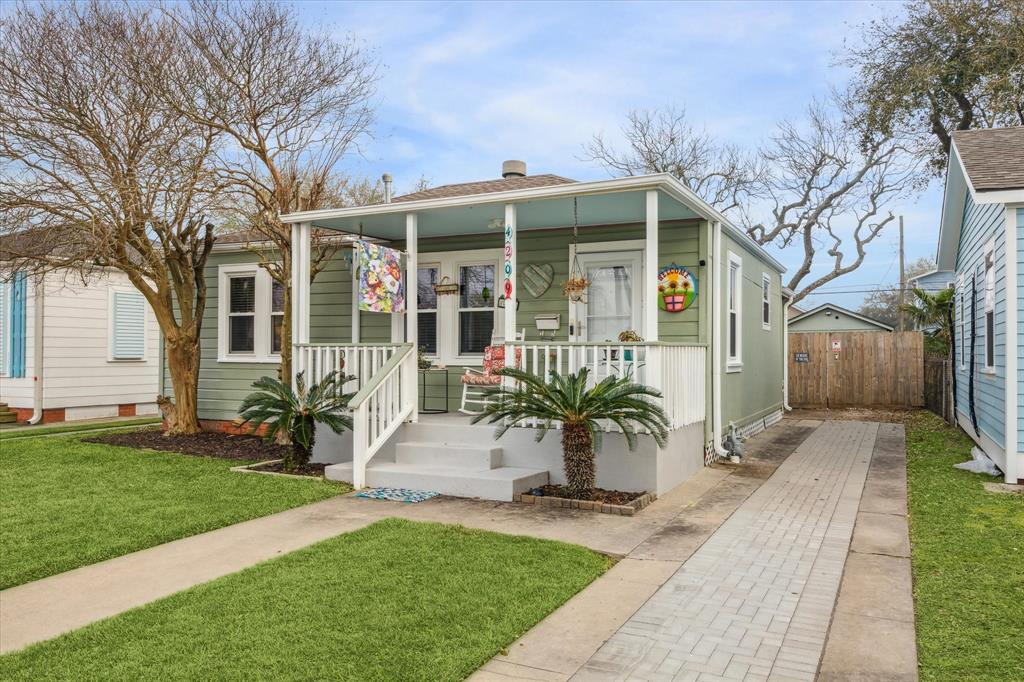 4209 Avenue Q, Galveston, Texas image 2