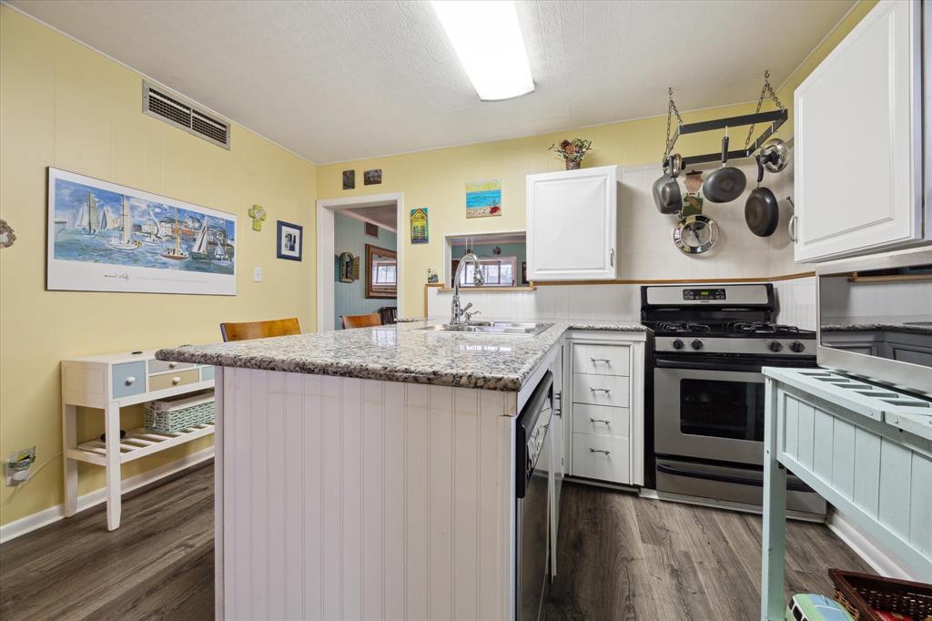 4209 Avenue Q, Galveston, Texas image 7