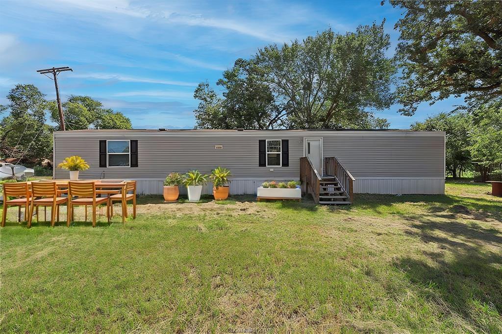 900 Post Oak Street, Calvert, Texas image 1