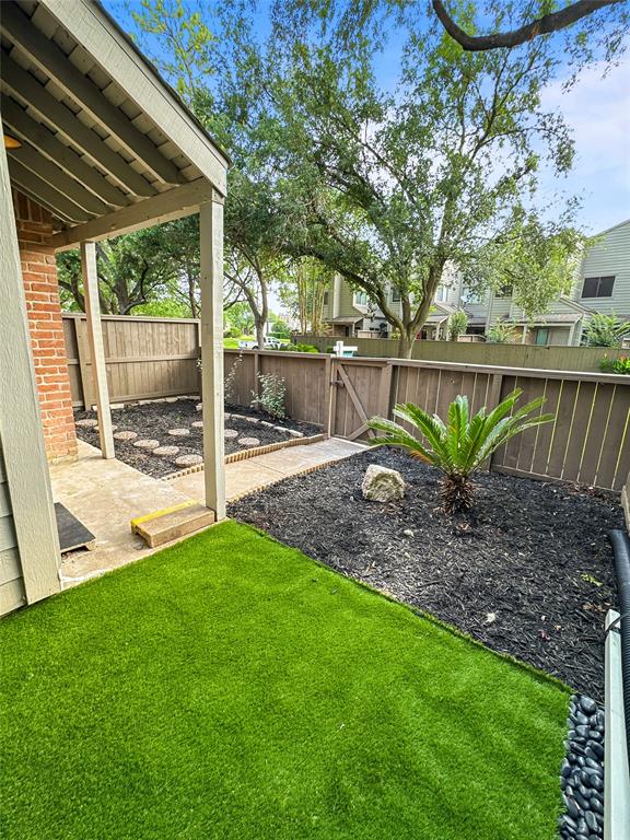 11731 Lakeside Place Drive, Houston, Texas image 3