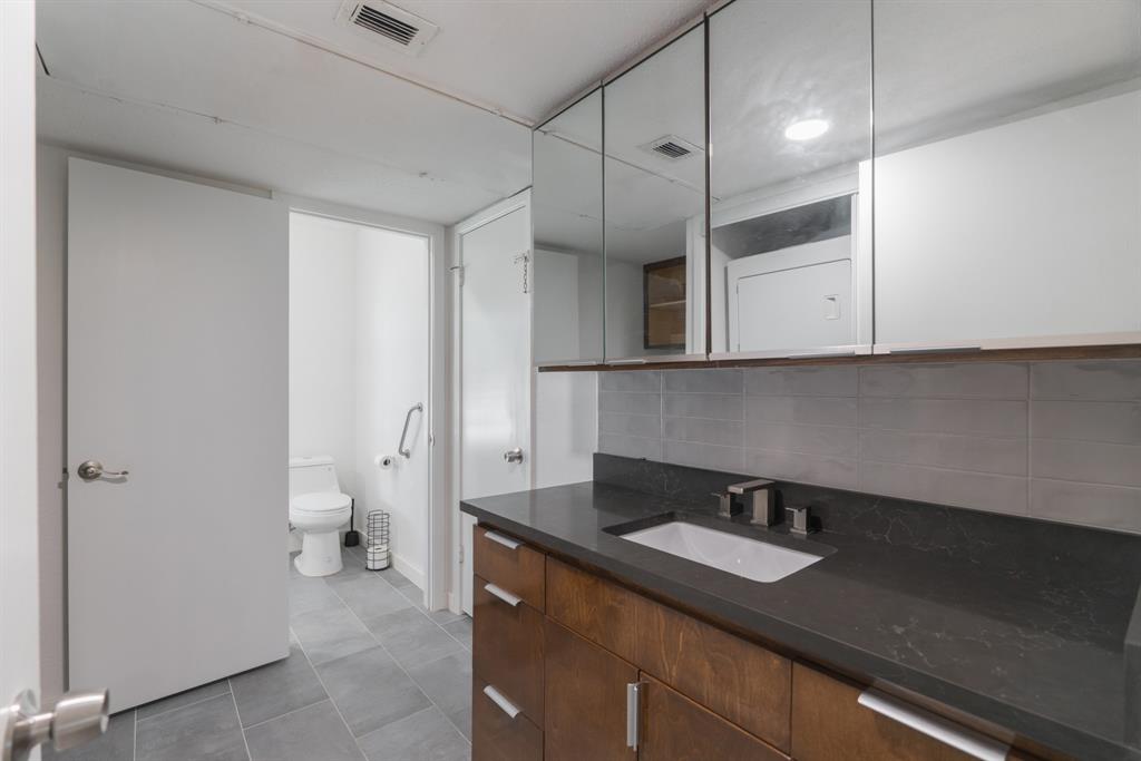 9809 Richmond Avenue #A13, Houston, Texas image 26