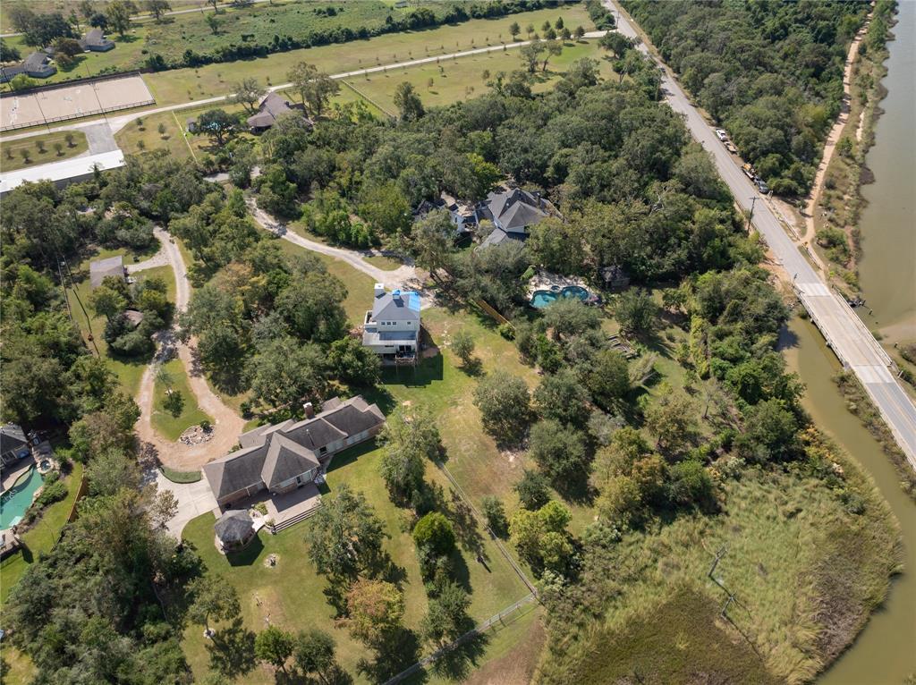 570 Surf Oaks Drive, Seabrook, Texas image 10