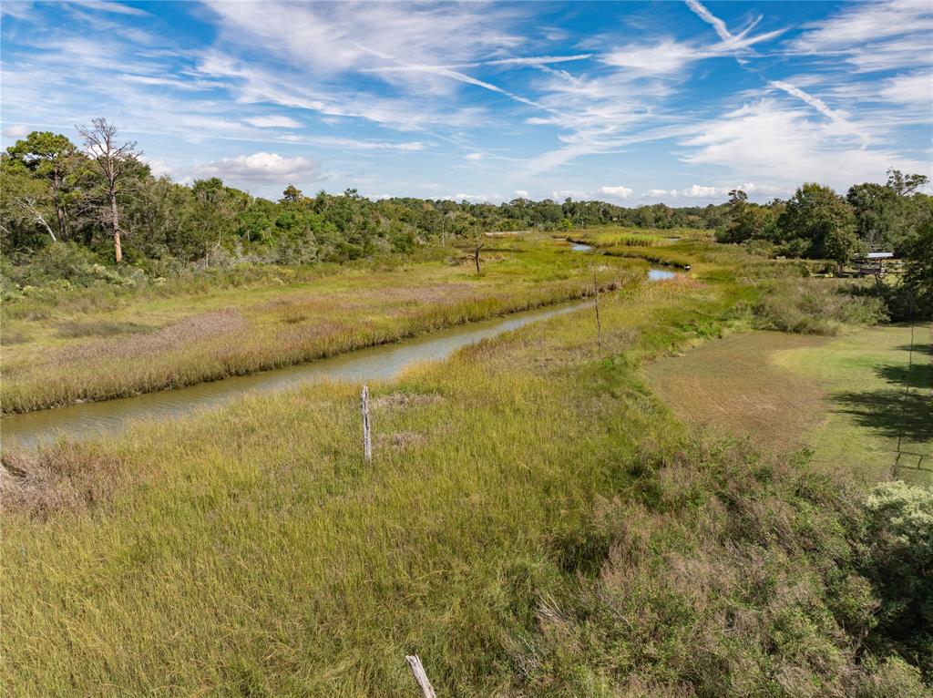 570 Surf Oaks Drive, Seabrook, Texas image 8