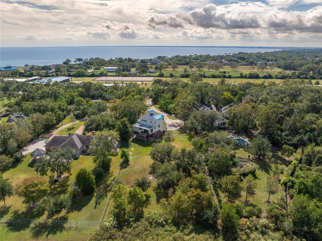 570 Surf Oaks Drive, Seabrook, Texas image 9