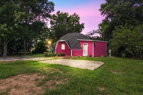 A home in Anahuac