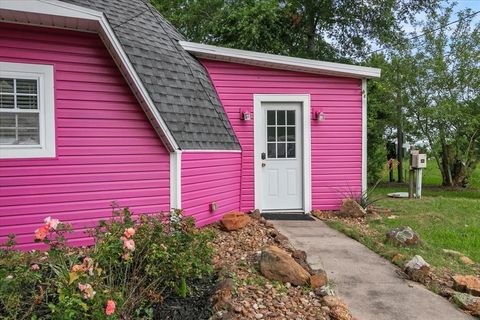 A home in Anahuac