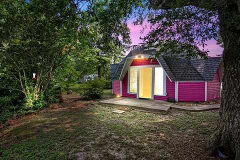 A home in Anahuac