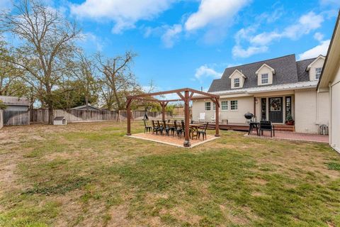 A home in Hallettsville