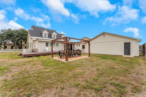 A home in Hallettsville