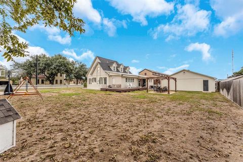 A home in Hallettsville