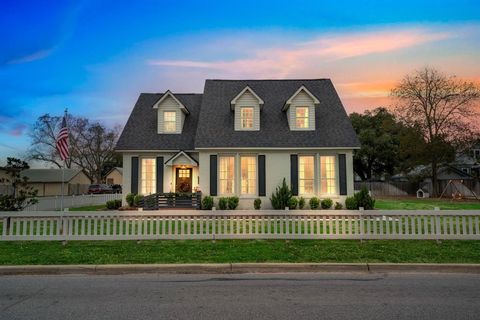 A home in Hallettsville